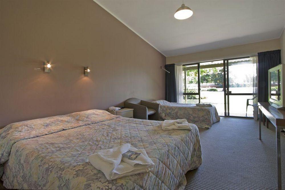 Airport Kiwi Hotel 3*