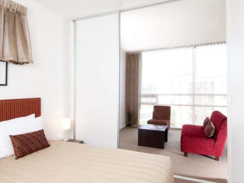 Quest Henderson Aparthotel 4*
