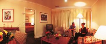 Adina Citylife 4*
