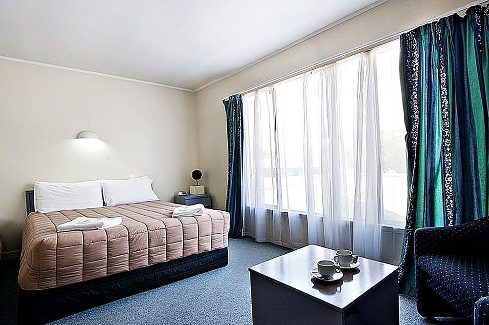 Airport Kiwi Hotel