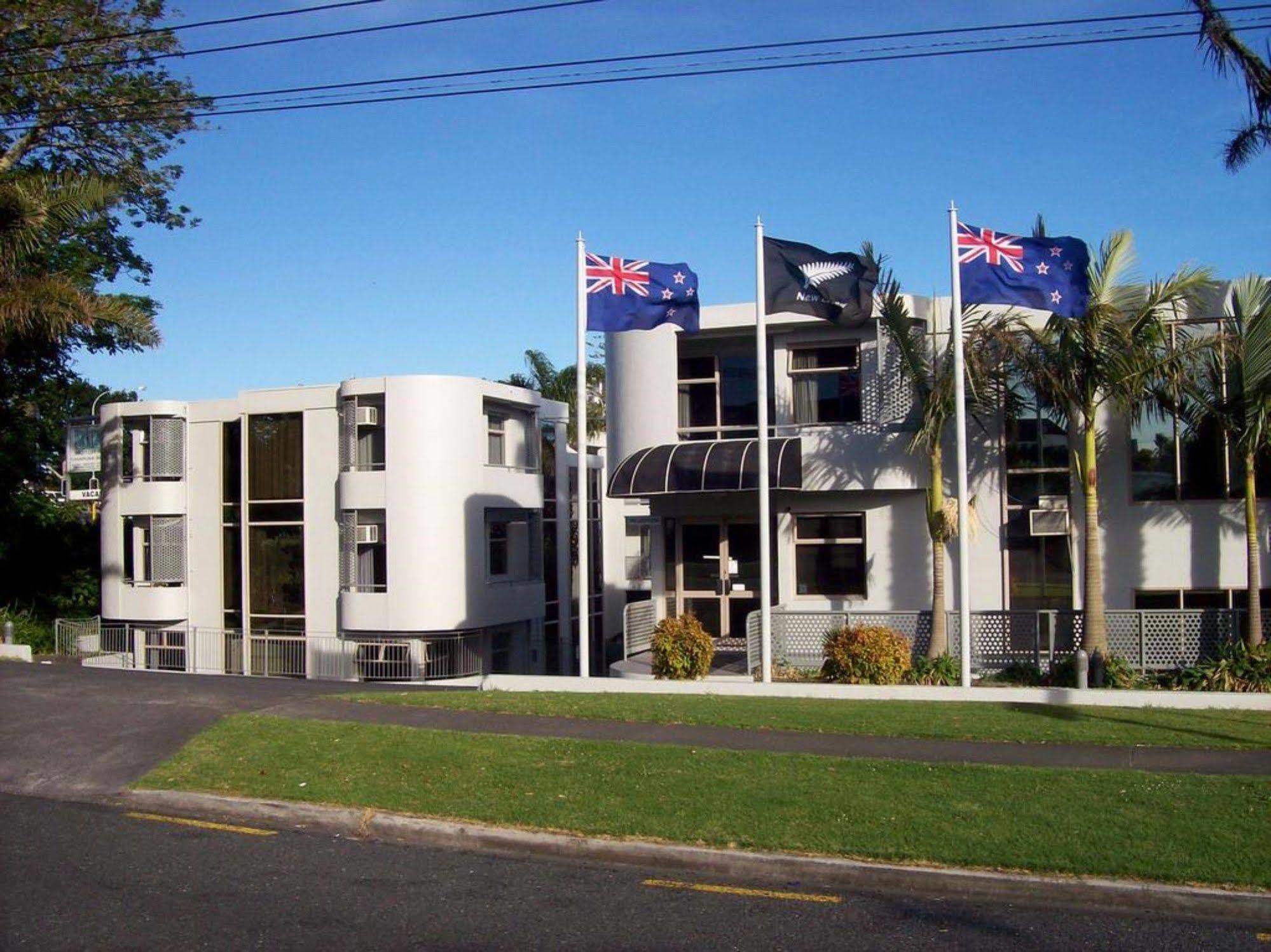 Carnmore Takapuna 4*