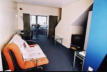 Rayland Auckland