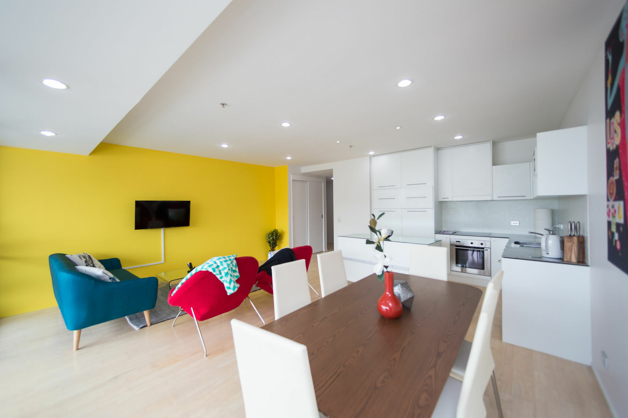 Apartment Modern Three Bedroom *