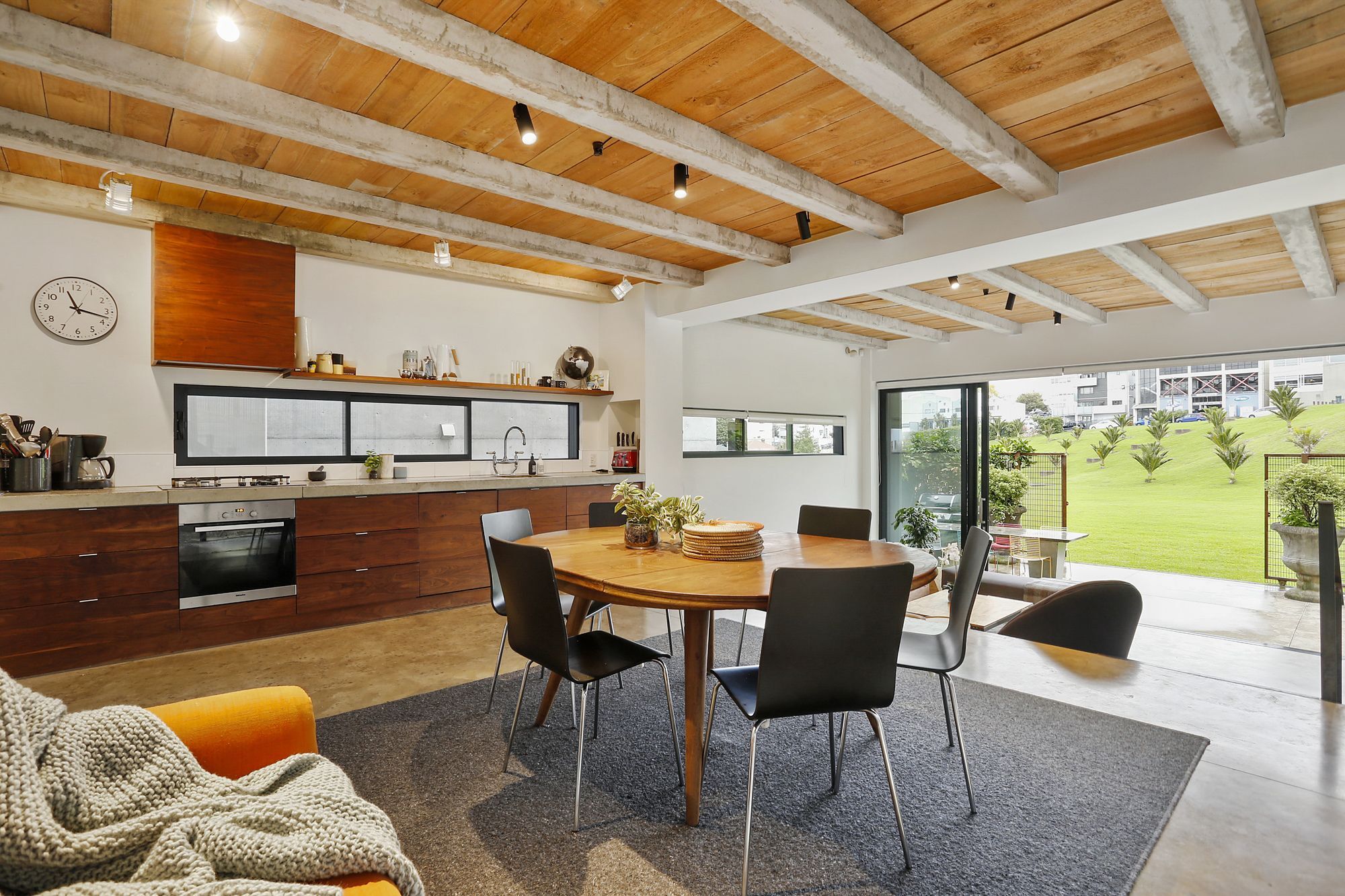 Architectural Parkside Paradise Apartment *
