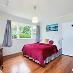 Sunny & Cozy Home Near Western Springs