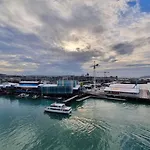 Princes Wharf - Spectacular Harbour View Penthouse