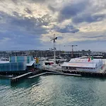 Princes Wharf - Spectacular Harbour View Penthouse