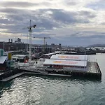 Princes Wharf - Spectacular Harbour View Penthouse