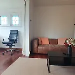 Bright And Modern Oasis In Kingsland