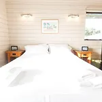 Harbour And Coastal 3 Bedroom Home With Path Views