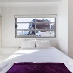 Modern 2 Bedroom Apartment In Auckland Cbd With Parking
