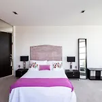 Designer 3 Bedroom Home With Harbour Views