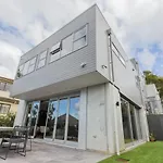Spacious High Spec Executive Home Garage!
