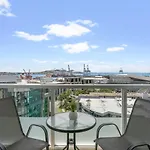 Inner City Apartment With Harbour Views