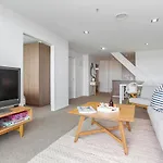 Inner City Apartment With Harbour Views