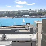 Inner City Apartment With Harbour Views