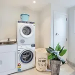 Kingsland Contemporary 2 Bedroom Apartment