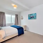 Kingsland Contemporary 2 Bedroom Apartment