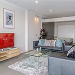 Qv Elegant Modern Apt With Water View - 982