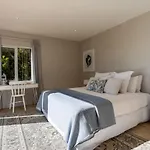 Tree-Top Luxury In The Waitakere Ranges