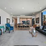 Qv Brand New Luxury Apt With Tandem Carpark - 975