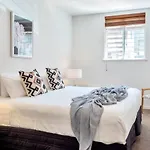 Spacious 2Br Near Westfield Newmarket