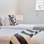 Spacious 2Br Near Westfield Newmarket