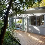 Tree-Top Luxury In The Waitakere Ranges