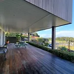 Fabulous Castor Bay 1 Bedroom With Views And Skytv