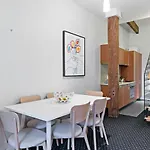 Chic And Spacious Cbd Loft - 2 Beds City Views