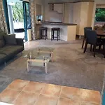 Gulf Harbour Guest House Apartment