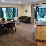 Gulf Harbour Guest House Apartment