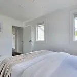 Central Auckland 5-Bedroom Villa With Free Parking