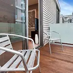Qv City Morden Getaway With Parking & Wifi - 729