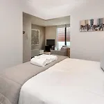 Qv City Morden Getaway With Parking & Wifi - 729