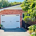 Whitby Studio - Mairangi Bay Beach
