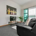 Spacious One Bedroom Apartment On Princes Wharf