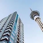 Modern 2 Bedroom Apartment 1 Minute To Skytower