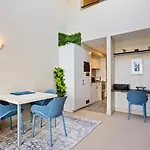 Viaduct Duplex - Free Parking Best Location