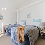 Cbd Spacious 3 Storey Terrace House With Courtyard