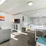 Whitby Studio - Mairangi Bay Beach