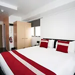 Bianco Off Queen Apartments