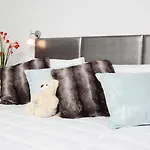 Nesuto St Martins Apartment Hotel