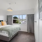 Renovated Takapuna 2Br Apt L Parking L Skytower