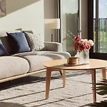 Luxurious 2 Bedroom Apartment Free Secure Parking
