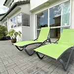 Cheerful 4 Bedrooms Home With Stunning Sunshine