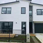 Modern & Luxurious Home 2