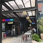 Cool Apartment, Central To Everything, Share With 2X Bulldogs