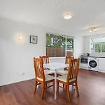 Cosy Renovated Two Bed Garden Apt - Wifi - Netflix