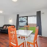 Cosy Renovated Two Bed Garden Apt - Wifi - Netflix